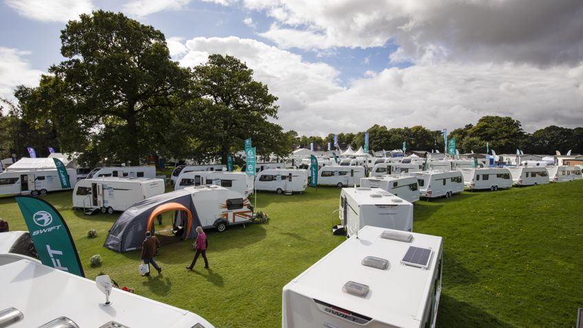 Lawns Show – The Caravan Extravaganza Weekend